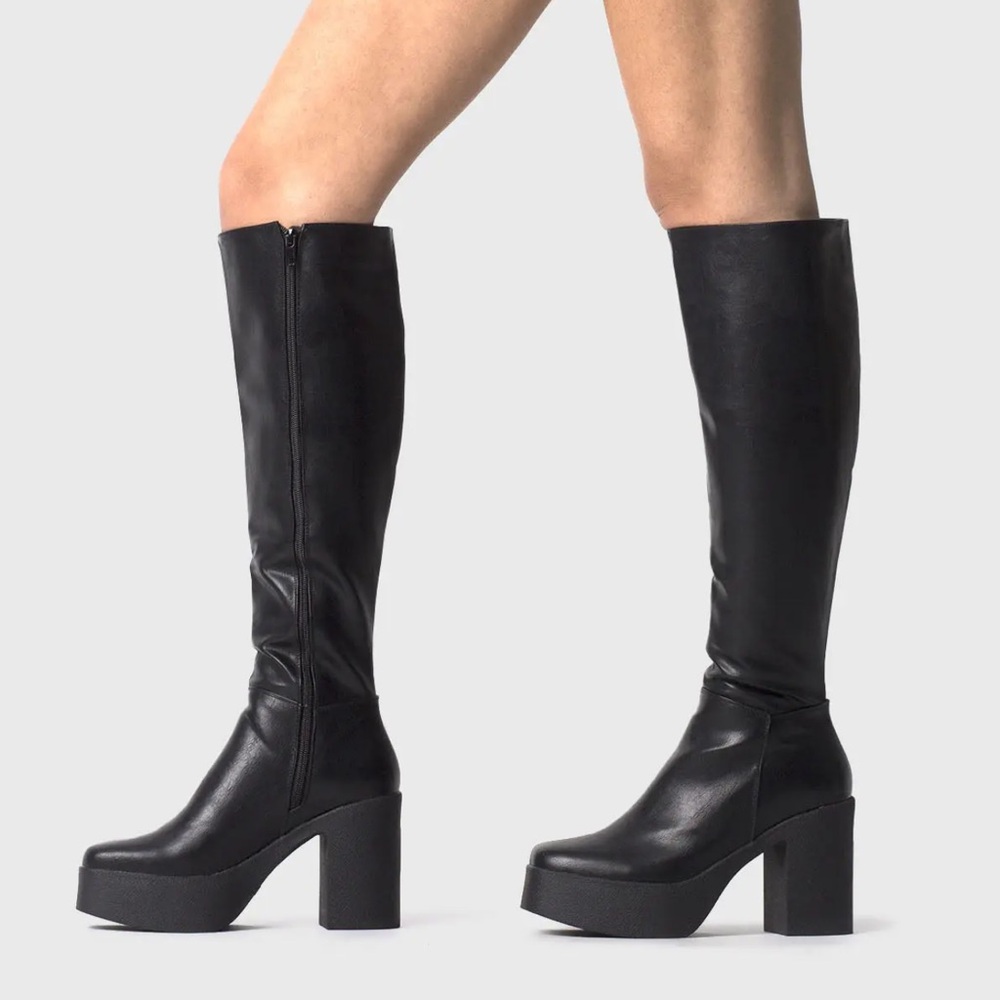 “SLICK NICKS” PLATFORM KNEE HIGH BOOTS